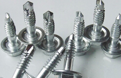 不同自攻螺釘?shù)牟煌饔?/></p><p>　　自攻螺釘是一種用于連接金屬板的螺釘，它的種類有很多，比如自攻銷緊螺釘、墻板自攻螺釘、自鉆自攻螺釘、盤頭和六角頭自攻螺釘?shù)鹊龋糠N自攻螺釘都有不同的用途，下面具體介紹一下它們。</p><p>　　1、自攻銷緊螺釘也多用于薄的金屬板之間的連接。其螺紋為具有弧形三角截面的普通螺紋，螺紋表面也具有較高的硬度，故在連接時，螺釘也可在被連接件的螺紋底孔中攻出內(nèi)螺紋，從而形成連接。這種螺釘?shù)奶攸c是具有低擰入力矩和高鎖緊性能，比普通自攻螺釘具有更好的工作性能，并可代替機器螺釘使用。</p><p>　　2、墻板自攻螺釘用于石膏墻板等和金屬龍骨之間的連接。其螺紋為雙頭螺紋，螺紋表面也具有很高的硬度(≥HRC53)，能在不制出預(yù)制孔的條件下，快速擰入龍骨中，從而形成連接。</p><p>　　3、自鉆自攻螺釘與普通自攻螺釘不同之處是普通自攻螺釘在連接時，須經(jīng)過鉆孔(鉆螺紋底孔)和攻絲(包括緊固連接)兩道工序;而自鉆自攻螺釘在連接時，就將鉆孔和攻絲兩道工序合并一次完成。它先用螺釘前面的鉆頭進行鉆孔，接著就用螺釘進行攻絲(包括緊固連接)，節(jié)約施工時間，提高施工效率。</p><p>　　4、盤頭和六角頭自攻螺釘適用于鉆頭允許露出的場合，六角頭自攻螺釘可比盤頭自攻螺釘隨較大的力矩。沉頭和內(nèi)六角花形自攻螺釘適用于釘頭不允許露出的場合，內(nèi)六角花形自攻螺釘可比沉靜頭自攻螺釘承受較大的力矩;半沉靜頭自攻螺釘適用于釘頭允許輕微露出的場合。自攻螺釘?shù)难b拆時，開槽自攻螺釘需用一字形螺釘旋具，十字槽自攻螺釘需用十字形螺釘旋具，內(nèi)六角花形自攻螺釘需用內(nèi)六角花形扳手，六角頭自攻螺釘需用呆扳手、梅花扳手、套筒扳手或活扳手。</p>
            </div>
			<div   id=